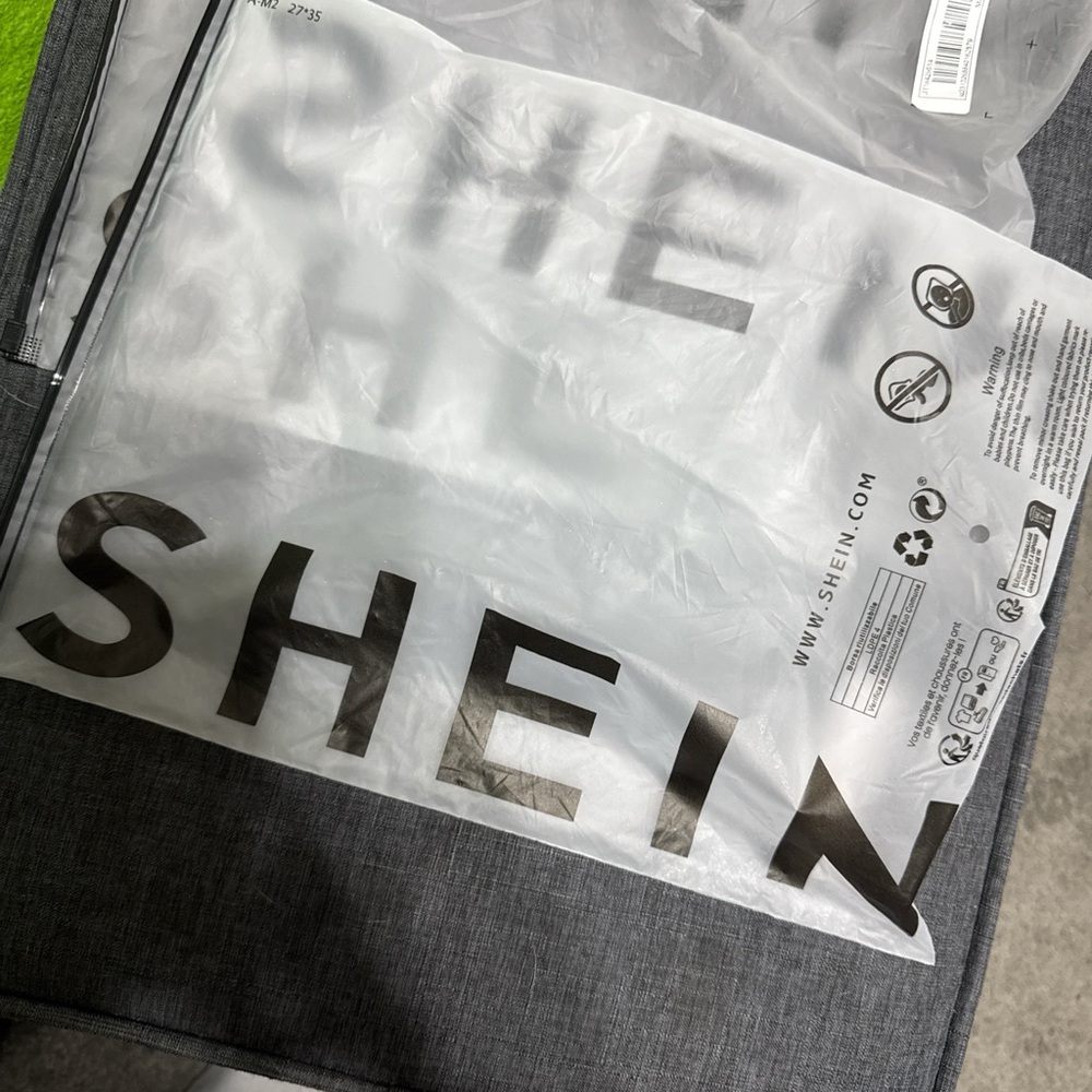 SHEIN blouses - Picture 5 of 5